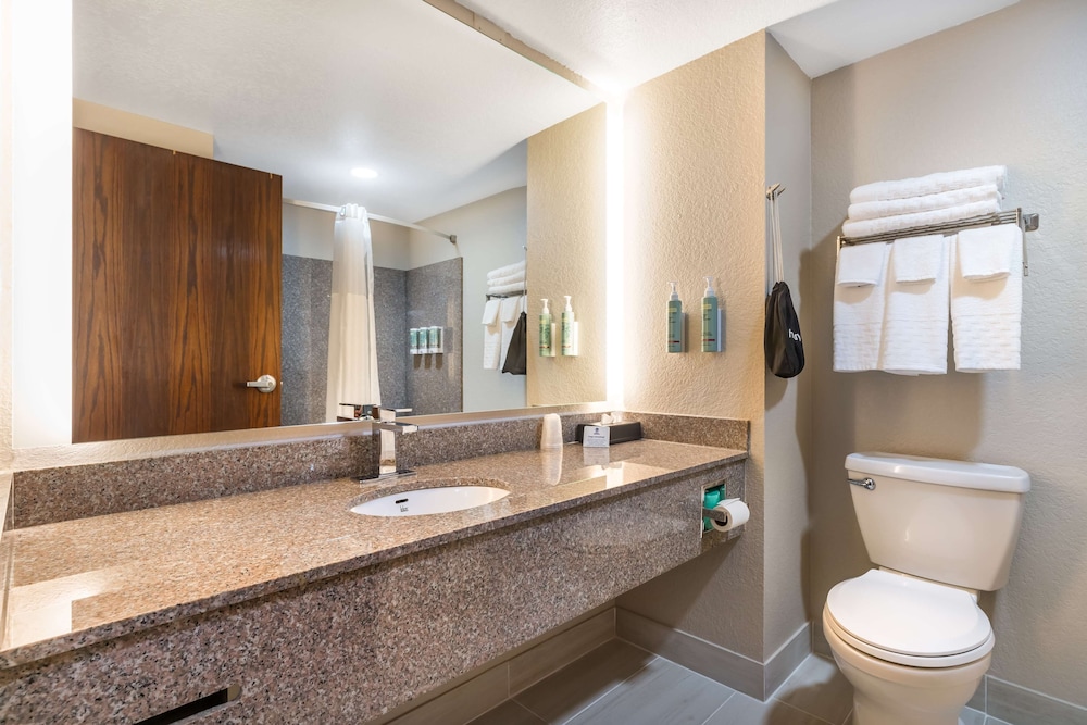 Best Western Prime Inn & Suites 29/29