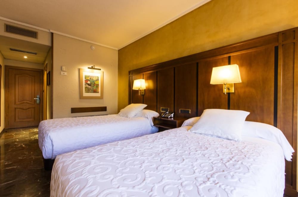Hotel Condestable Iranzo 16/89