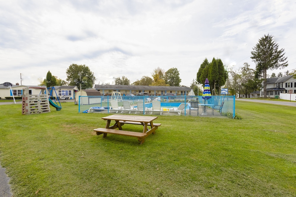 Parkside Motel by OYO Meadville Conneaut Lake 39/50