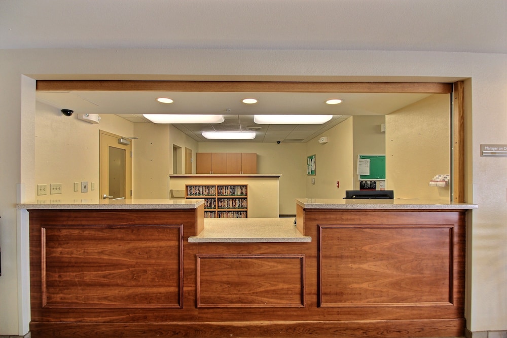Candlewood Suites Milwaukee Airport-Oak Creek 8/73