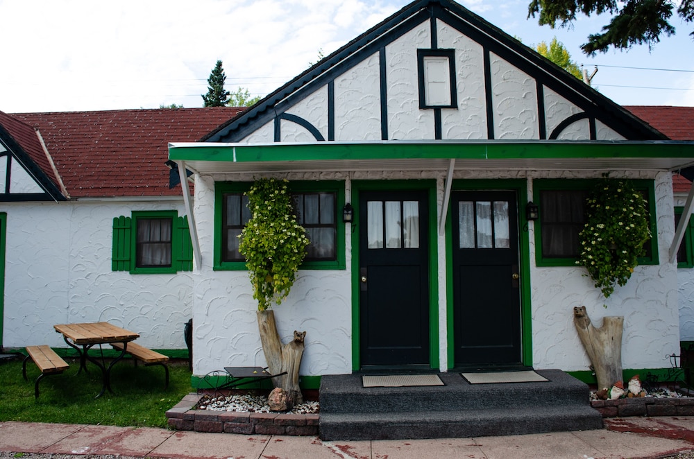 Chalet Motel 2/49