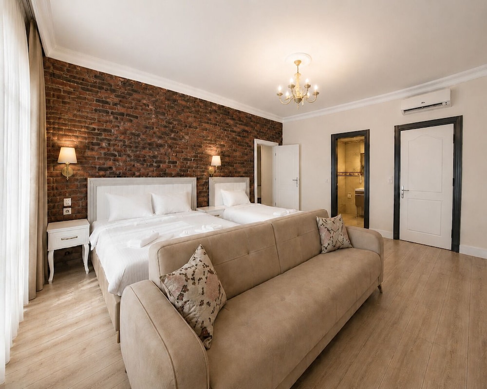 Royal Garden Suite Hotel 18/45