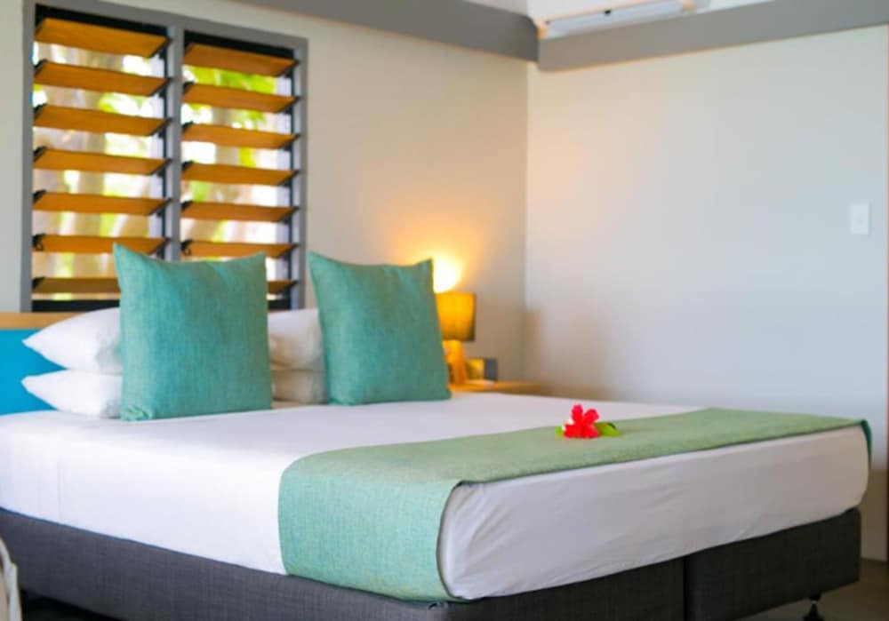 Serenity Island Resort 12/50