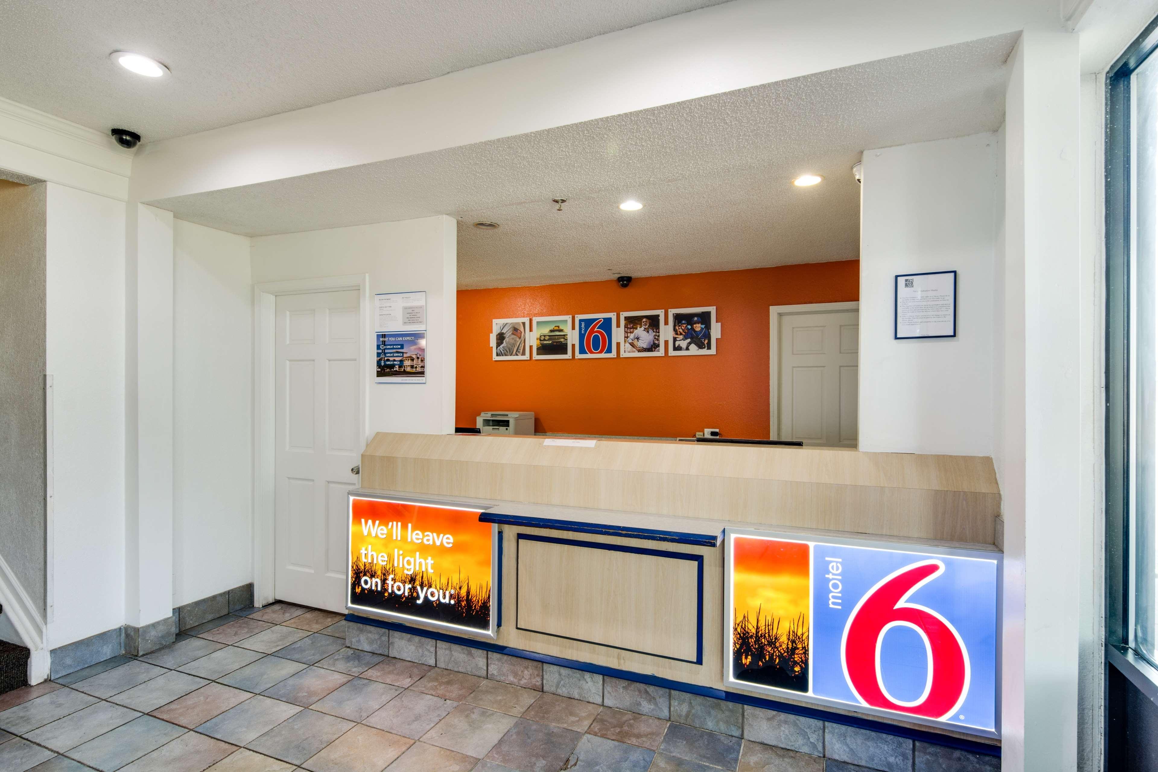 Motel6 Waukegan, IL 7/63