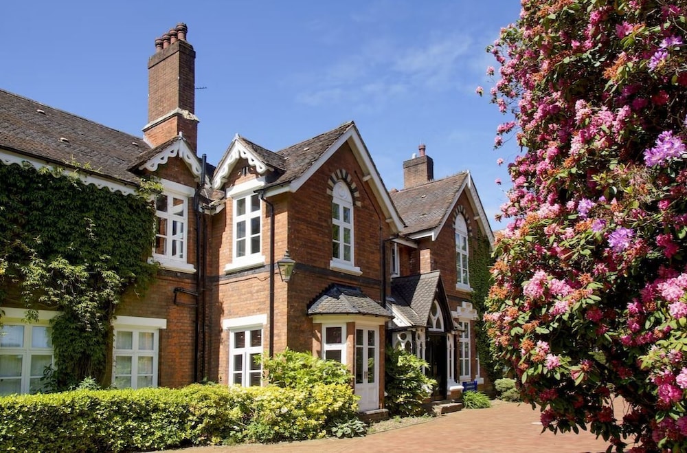 Hillscourt 40/42