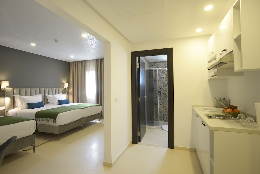 Maia Hotel Suites 16/44
