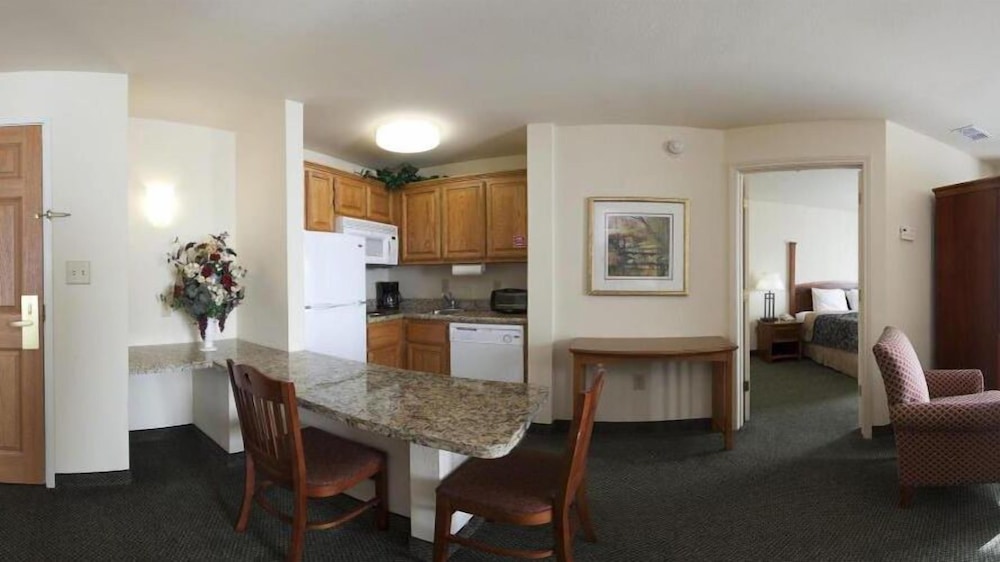 STAYBRIDGE SUITES BROWNSVILLE 54/73
