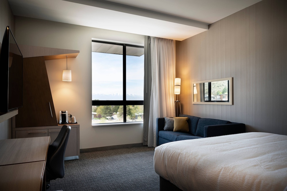 ROOM, KING BED, SOFA, ACCESSIBLE