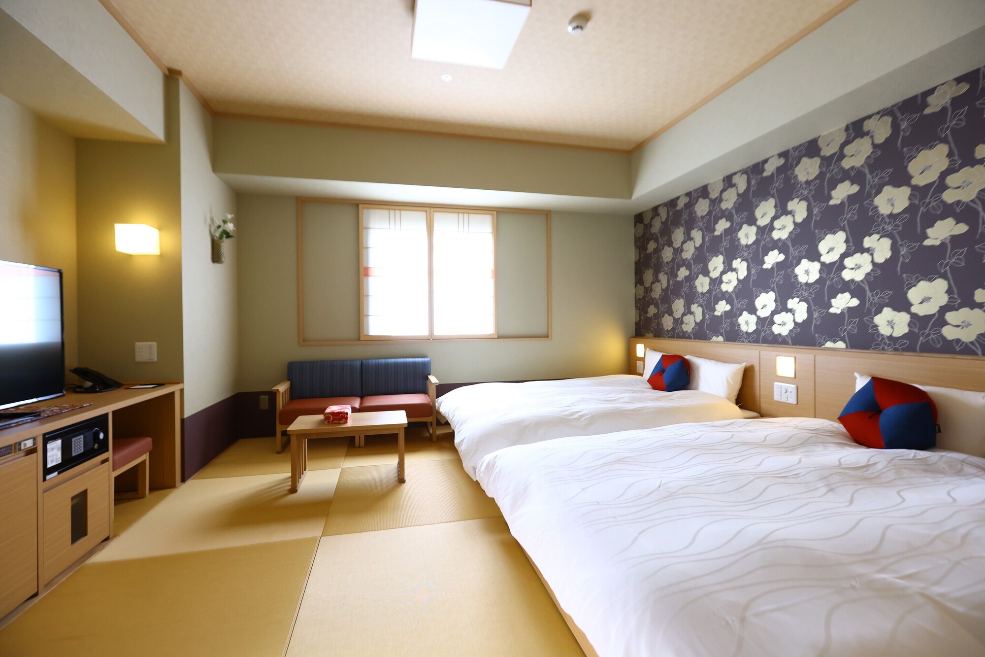 DELUXE, TWIN BEDS
