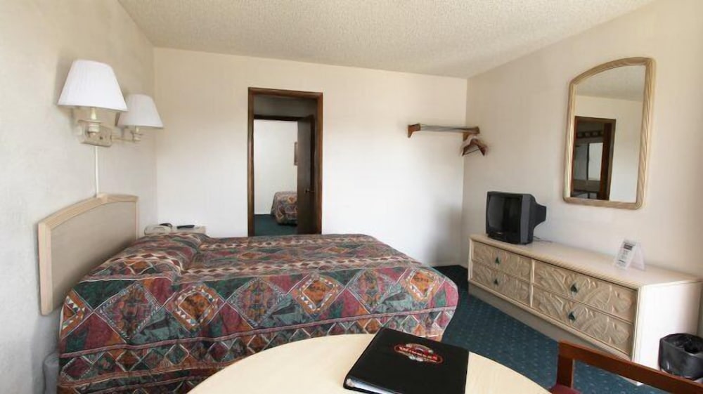 Traditional, Queen Bed