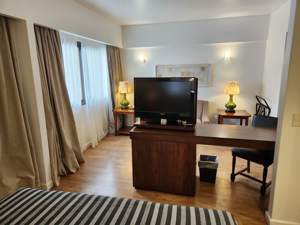 Grand King Hotel 48/55