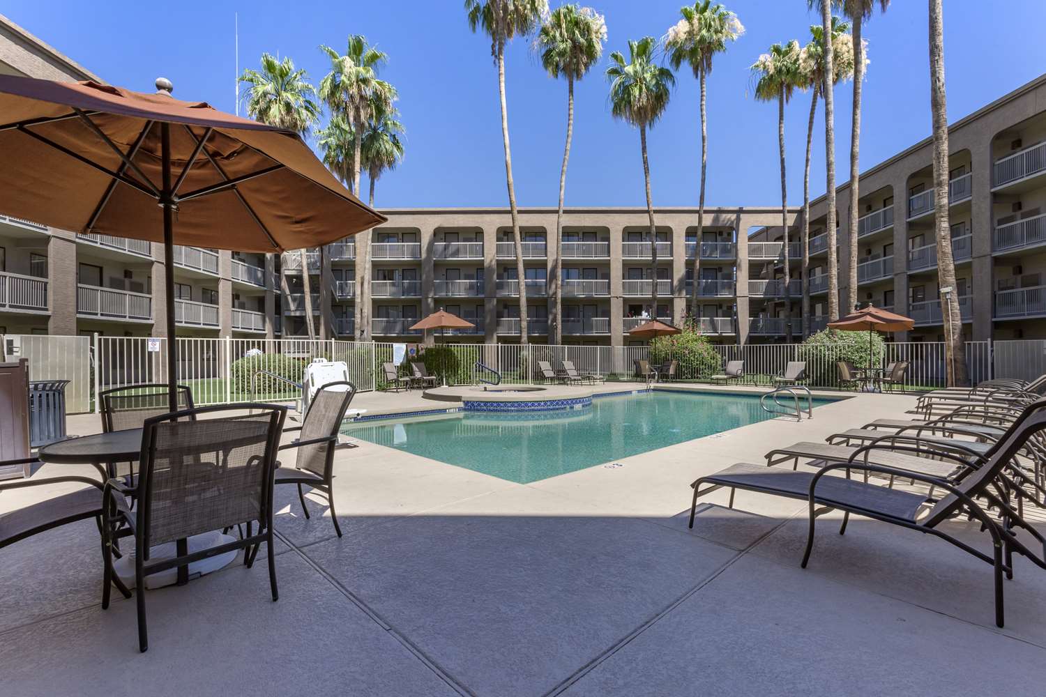 Best Western Plus Scottsdale Thunderbird Suites 45/46