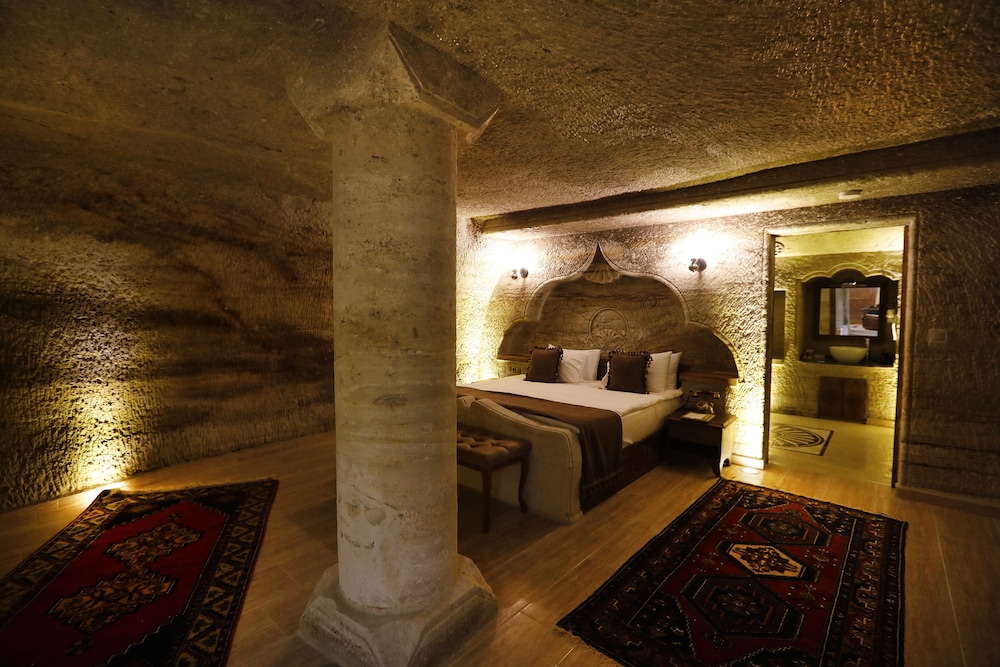 Ada Cave Suites 10/50