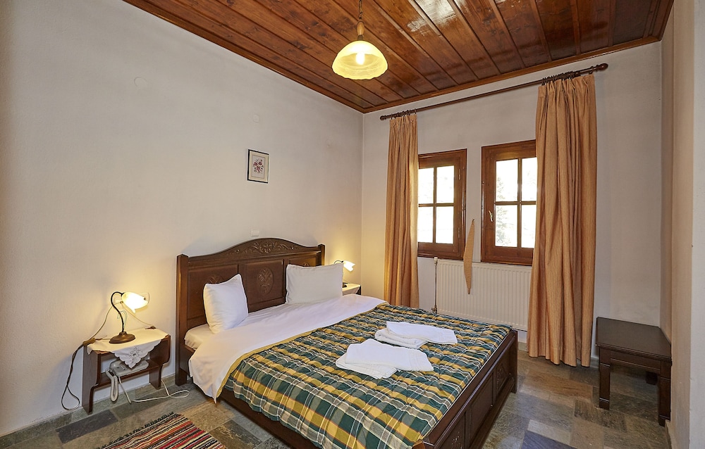 Atrapos Hotel 13/50