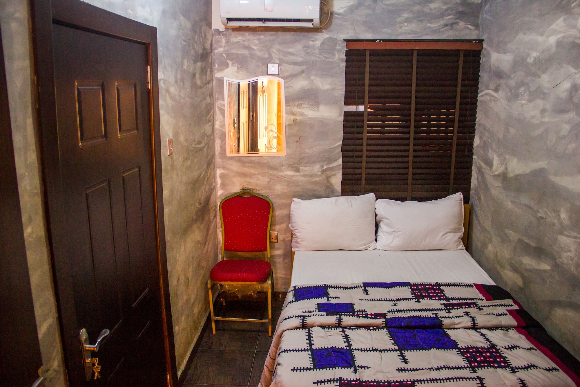 EXECUTIVE, DOUBLE BED