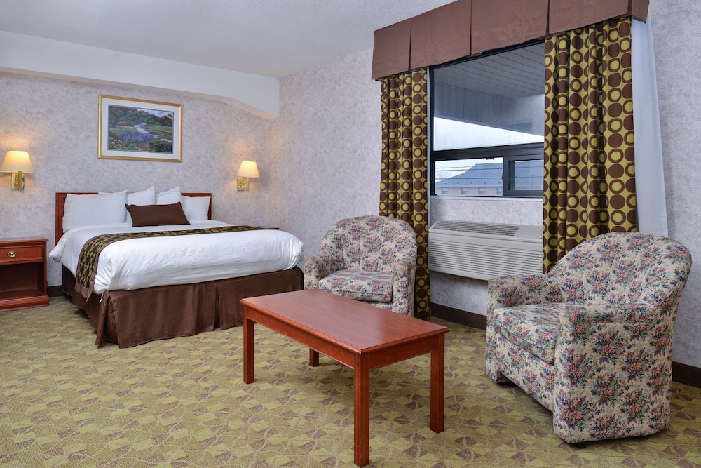 Lexington Inn & Suites Windsor 31/51