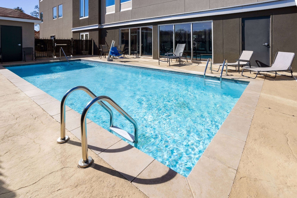 La Quinta Inn & Suites by Wyndham Locust Grove 51/55