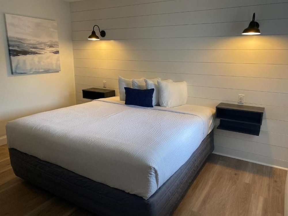 Bedtime Inn & Suites 15/28
