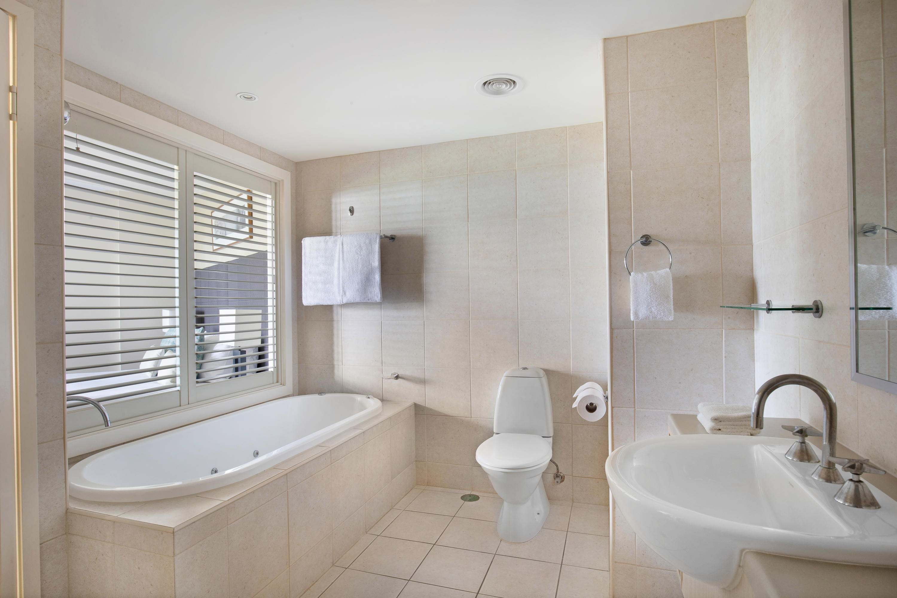 1 Bedroom, Spa, Suite، Mantra on Salt Beach Kingscliff 2/2