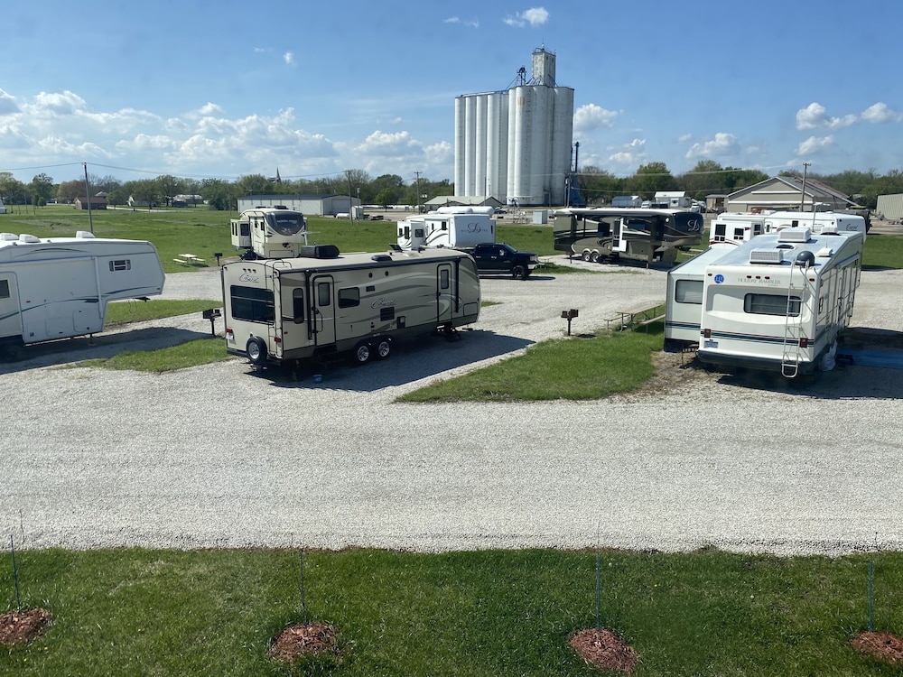 Garnett Hotel & RV Park 29/43