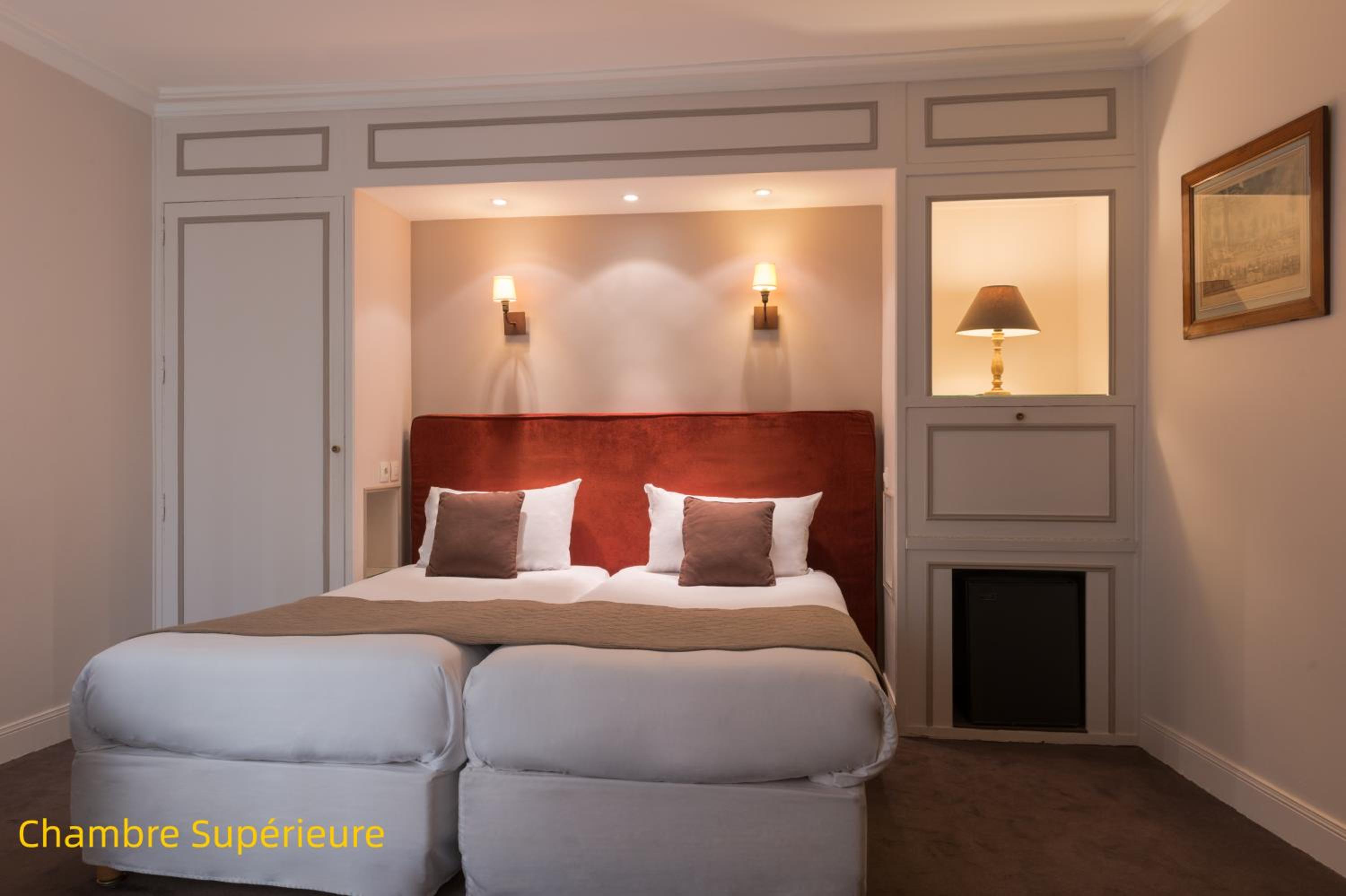 SUPERIOR, DOUBLE OR TWIN BED