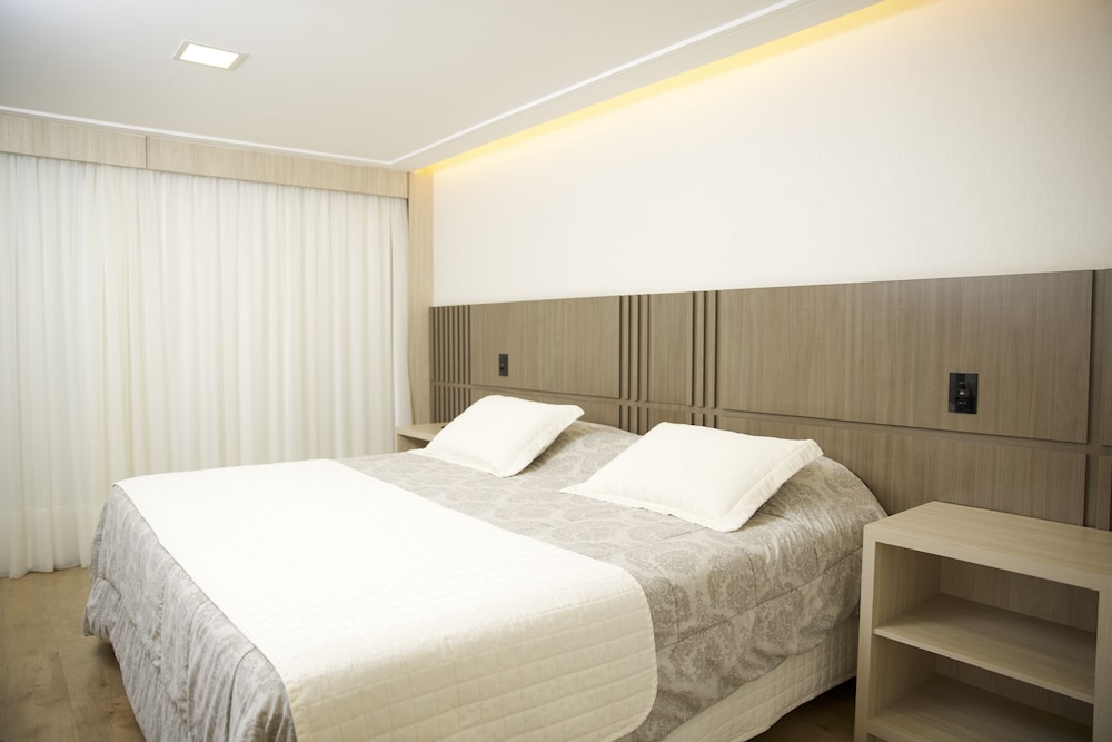 Mogano Hotel 8/61