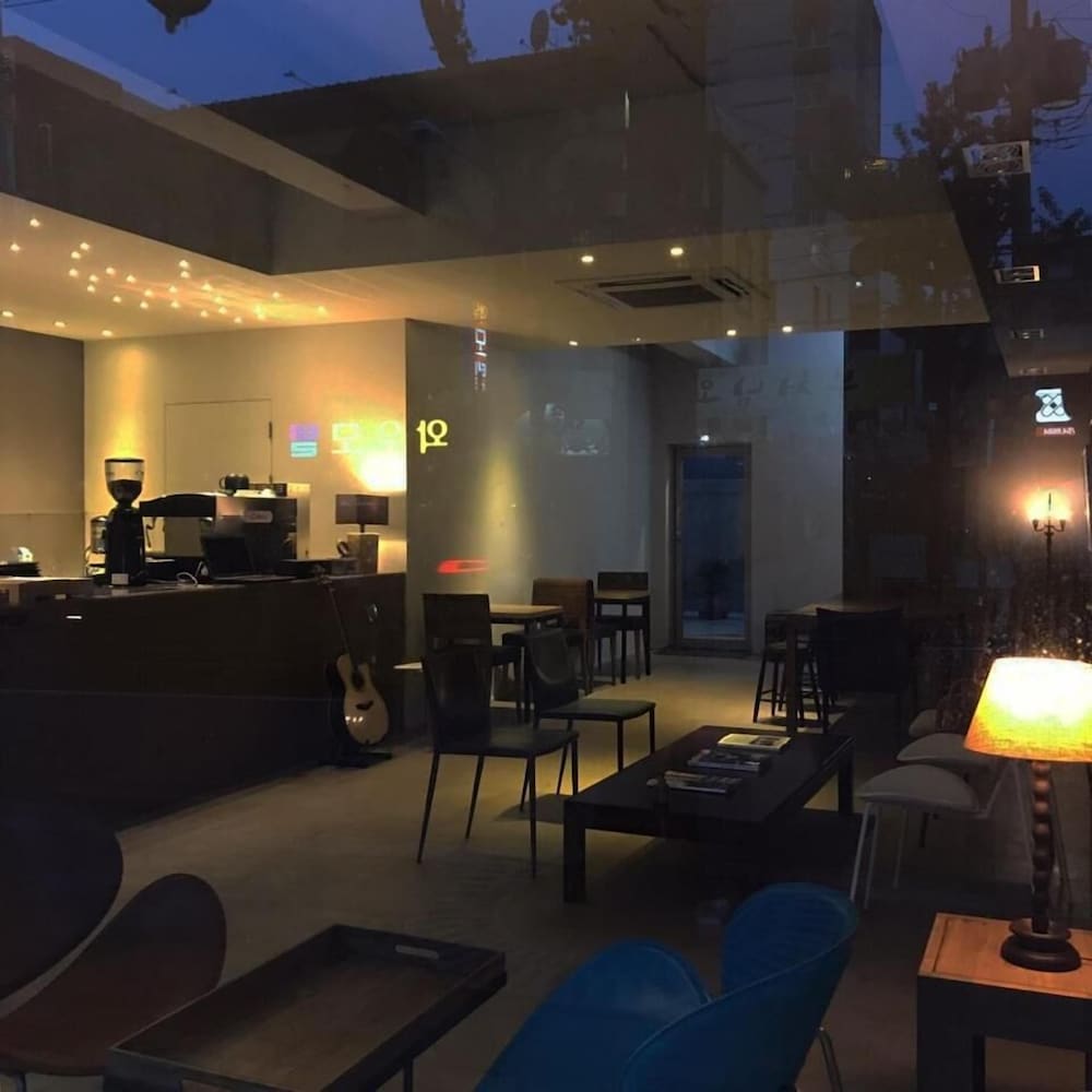 Wood House Hotel 20/35