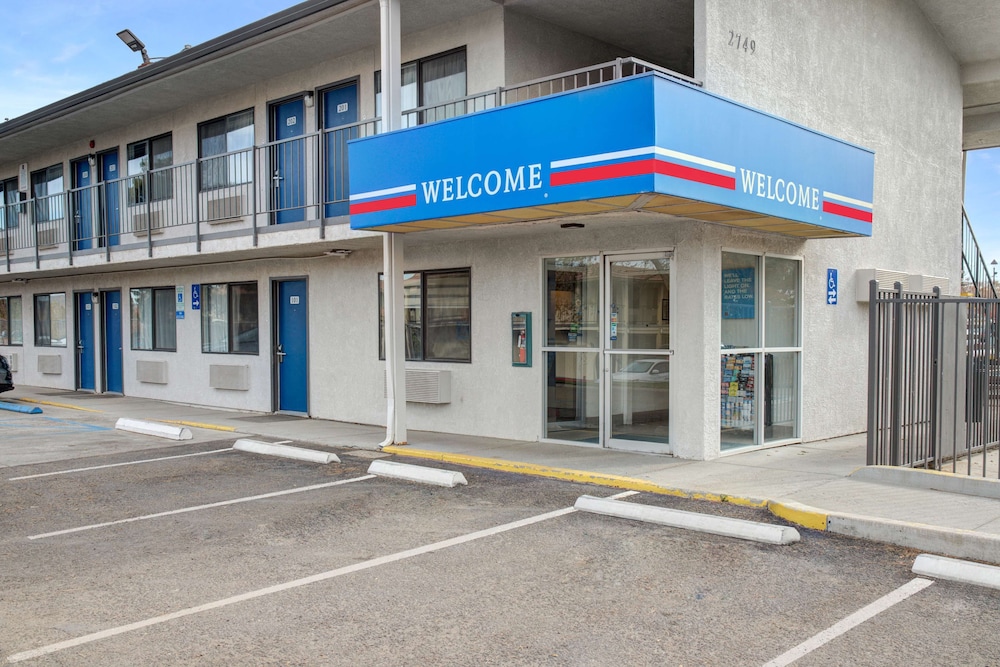Motel6 Carson City, NV 60/66