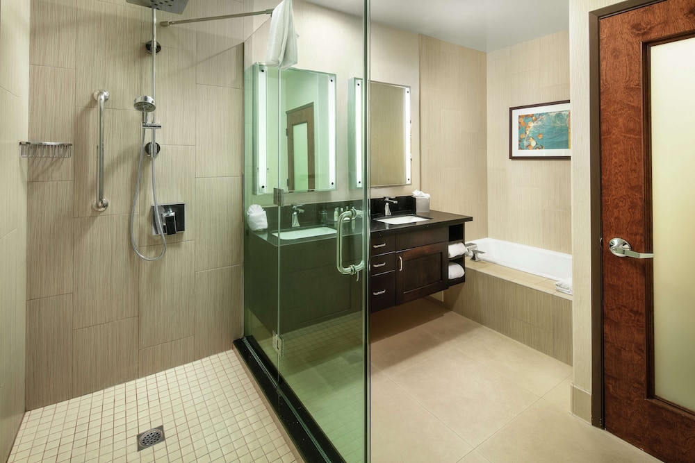Doubletree By Hilton Claremont 19/58