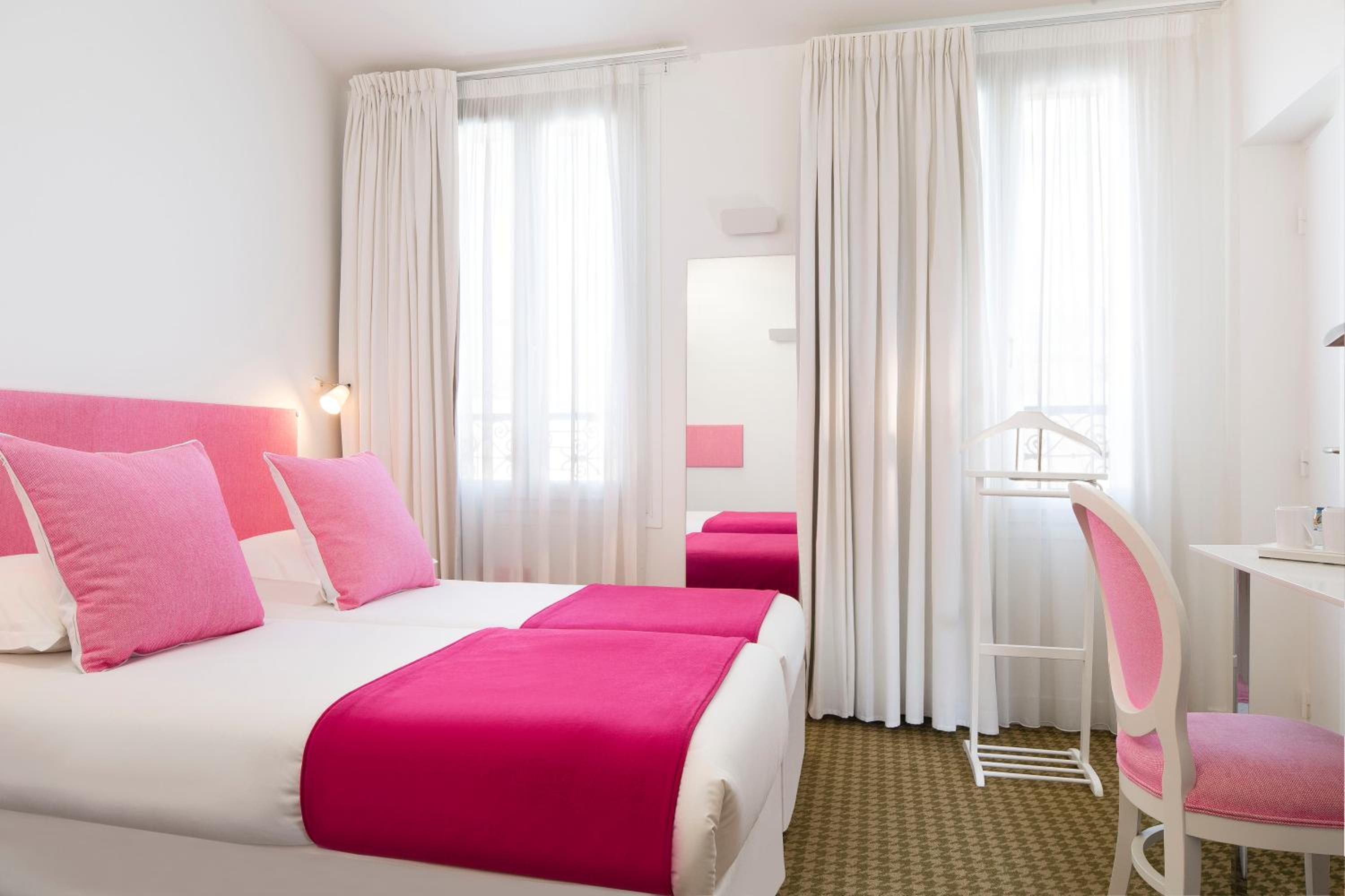 Adjoining, Double Bed