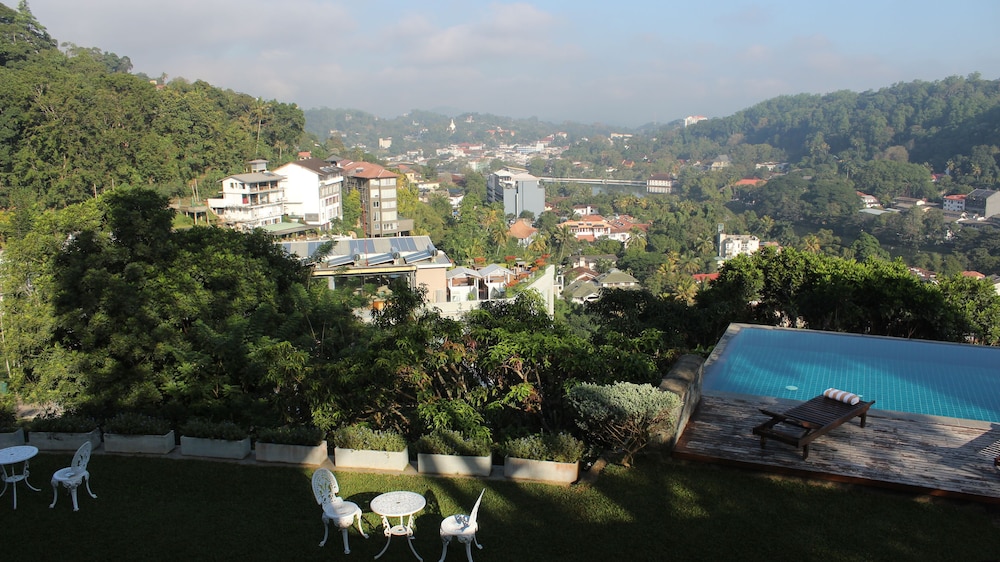 Coffee Bungalow Kandy 44/50