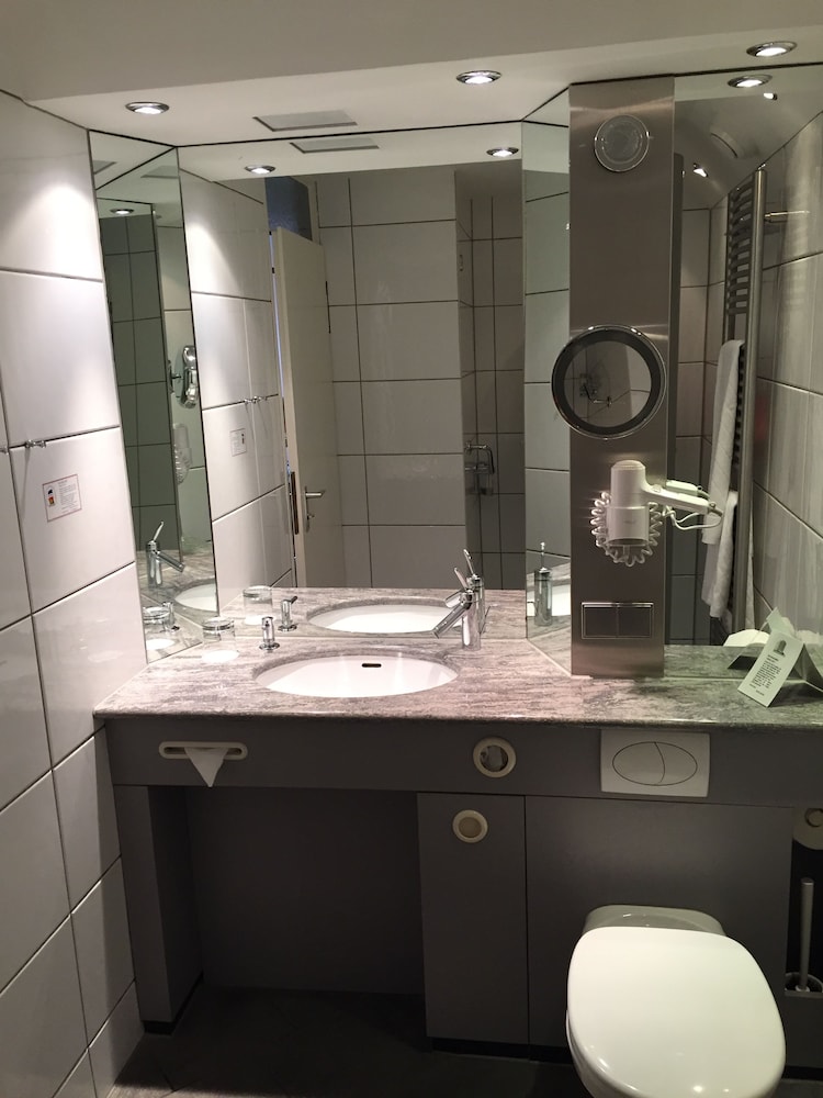 TOP CountryLine Hotel Roth 4/38