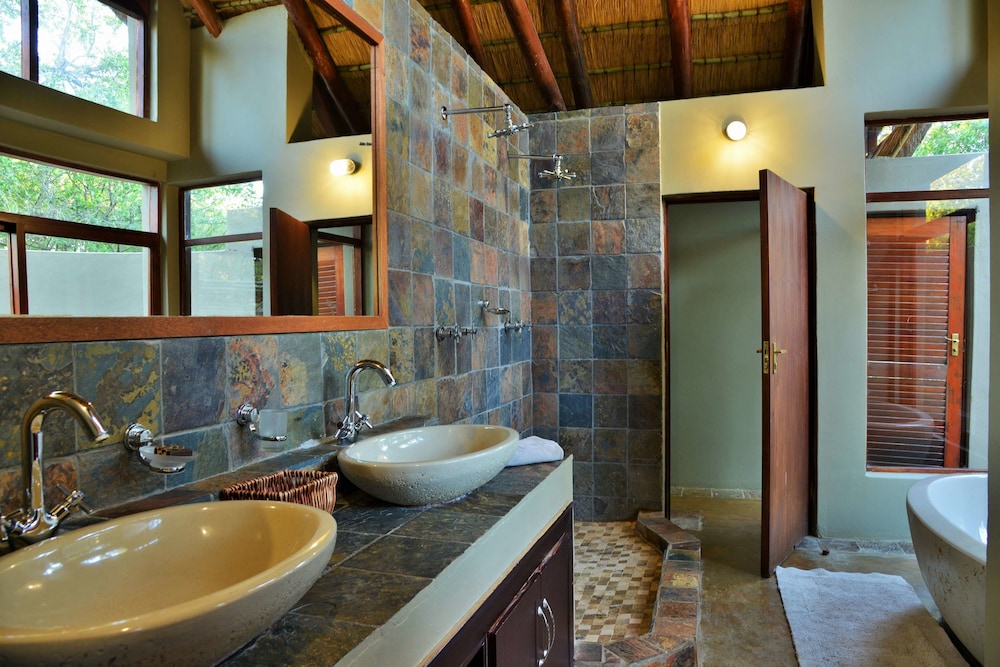 Black Rhino Game Lodge 17/69