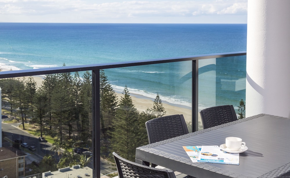 Boardwalk Burleigh Beach 32/47