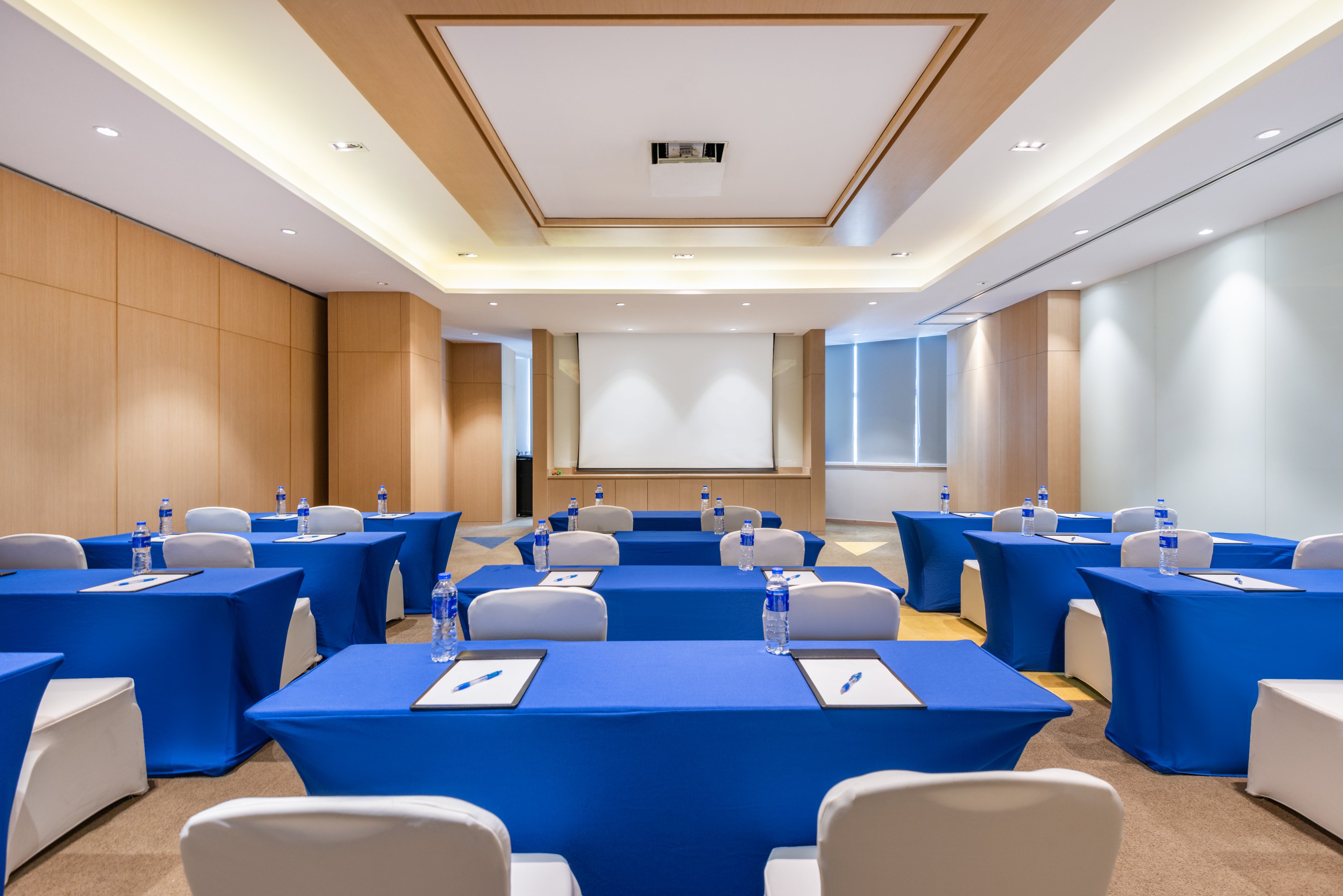 Holiday Inn Express Shanghai Zhenping 55/69