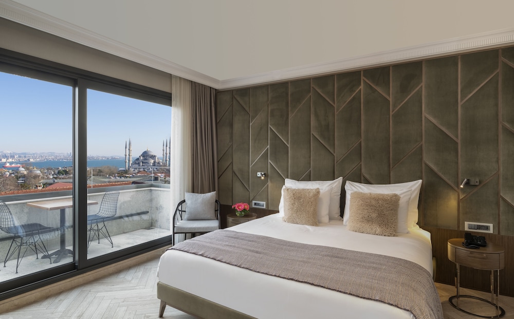 DELUXE, SEA VIEW, BALCONY