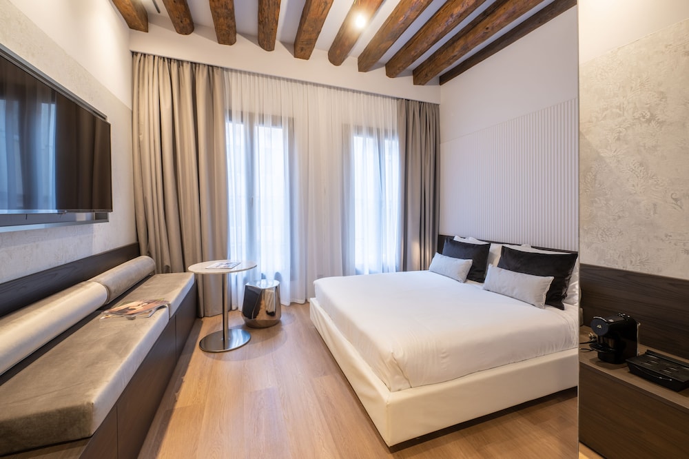 DELUXE, DOUBLE BED, ANNEX