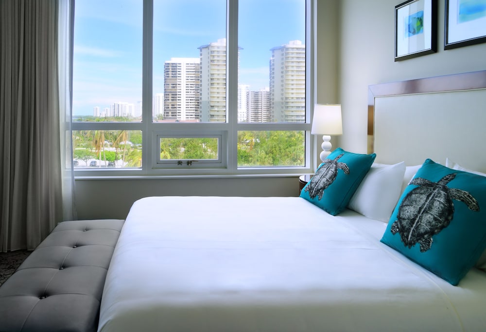 2 Bedrooms, Suite, King Bed, 1 King and 2 Double Beds, Intracoastal View, 2 Bathrooms, Sofa, Balcony، Palm Beach Singer Island Resort and Spa Luxury Suites 2/5