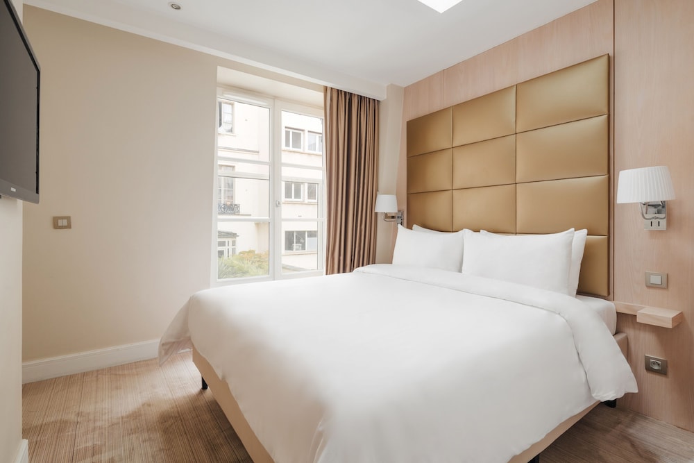 L Edmond Hotel Parc Monceau 22/67