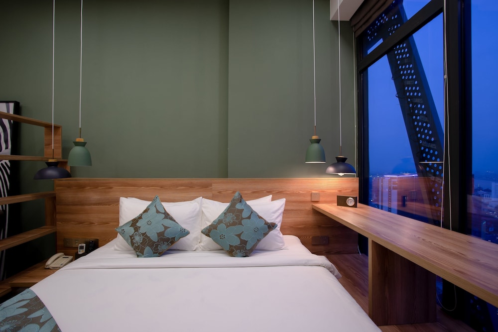 1 BEDROOM, DELUXE, DOUBLE BED, CITY VIEW