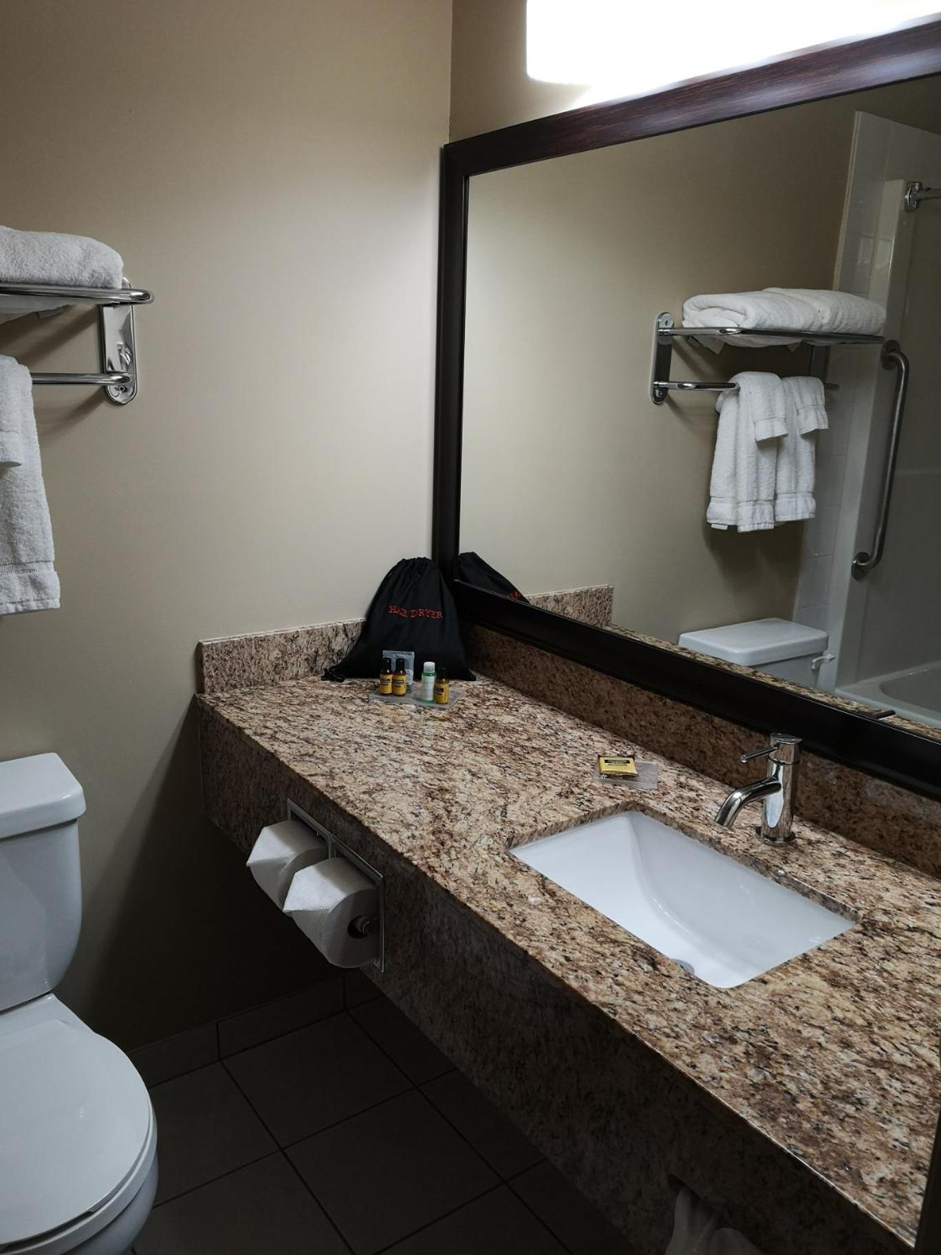 غرفة بسرير كوين، Best Western Plus Red Deer Inn and Suites 5/6