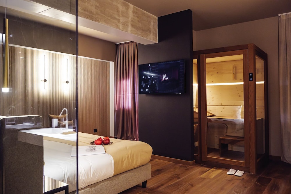 Executive, Studio, Suite, King Bed