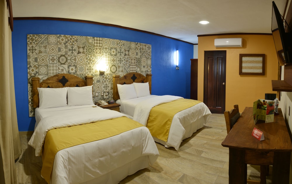 Hacienda Inn Aeropuerto 33/72