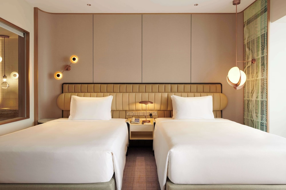 DELUXE, EXECUTIVE, TWIN BEDS, LOUNGE ACCESS