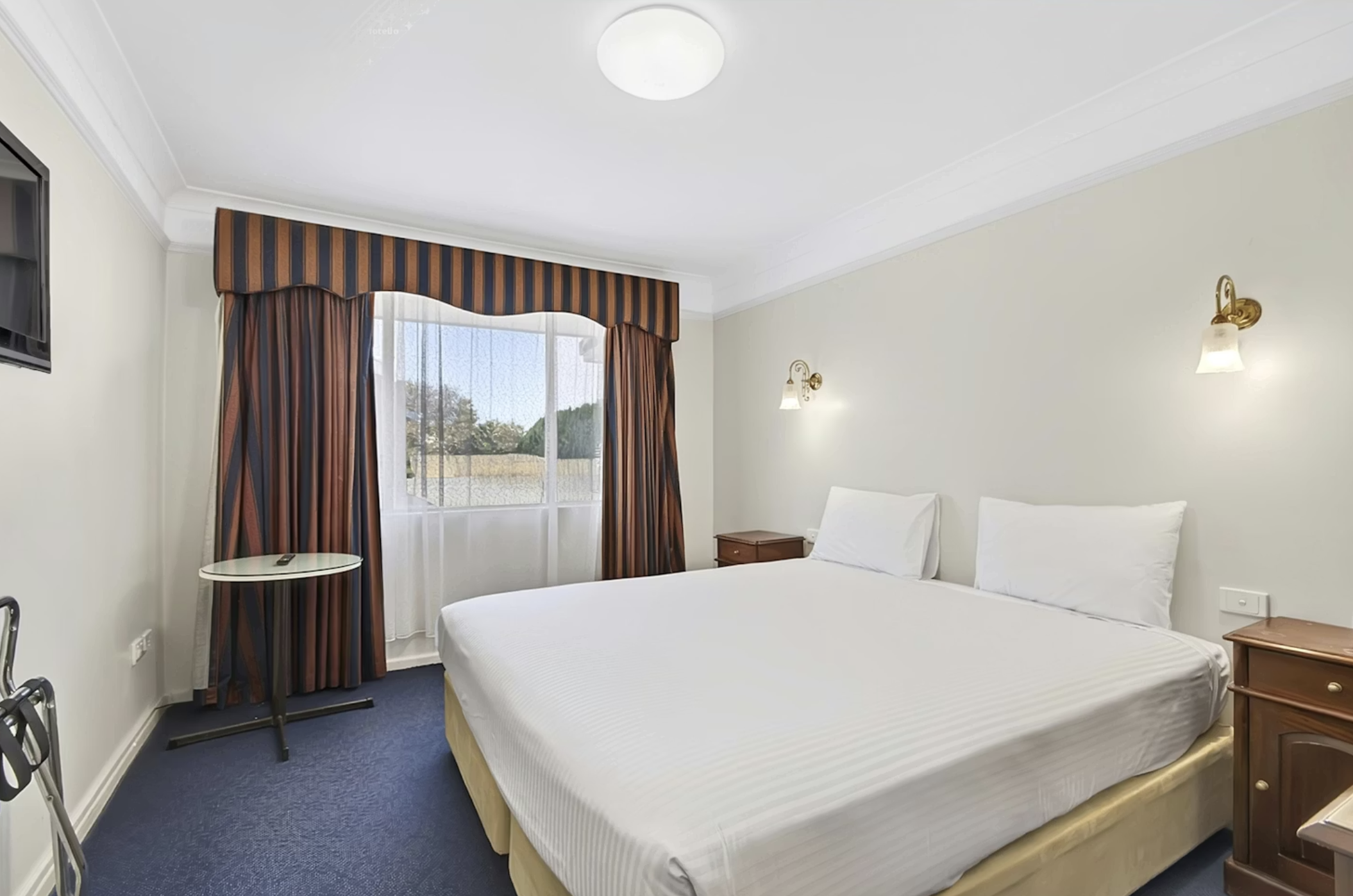 Clifton Motel & Grittleton Lodge (ex The Clifton) 9/25