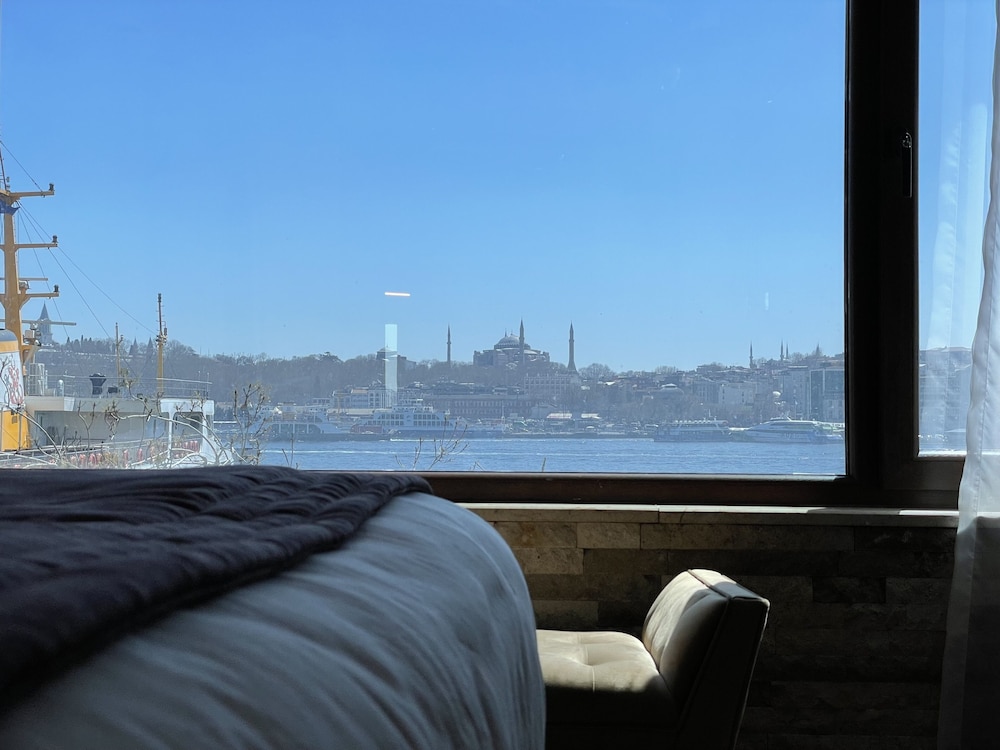 Weingart Seaside Hotel 44/52