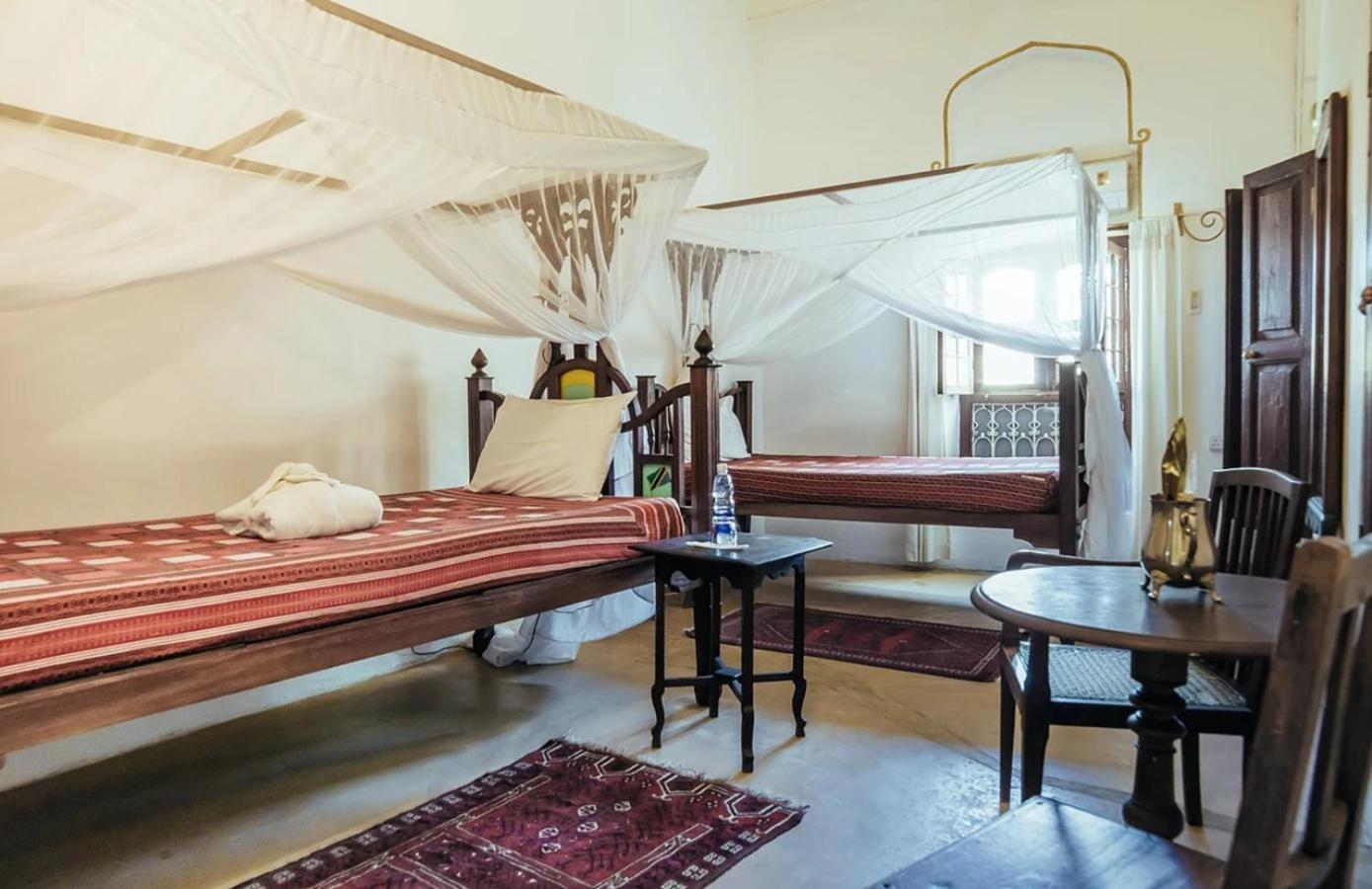 Room, Twin Beds, External Bathroom