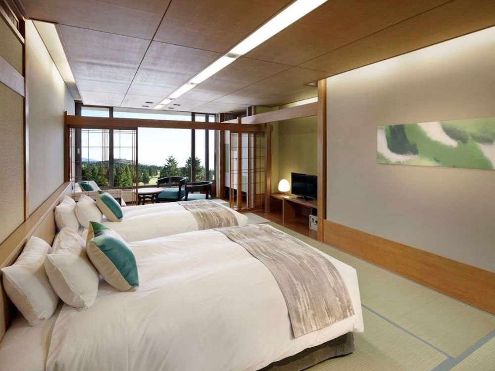 Superior, Twin Beds, Golf Course View