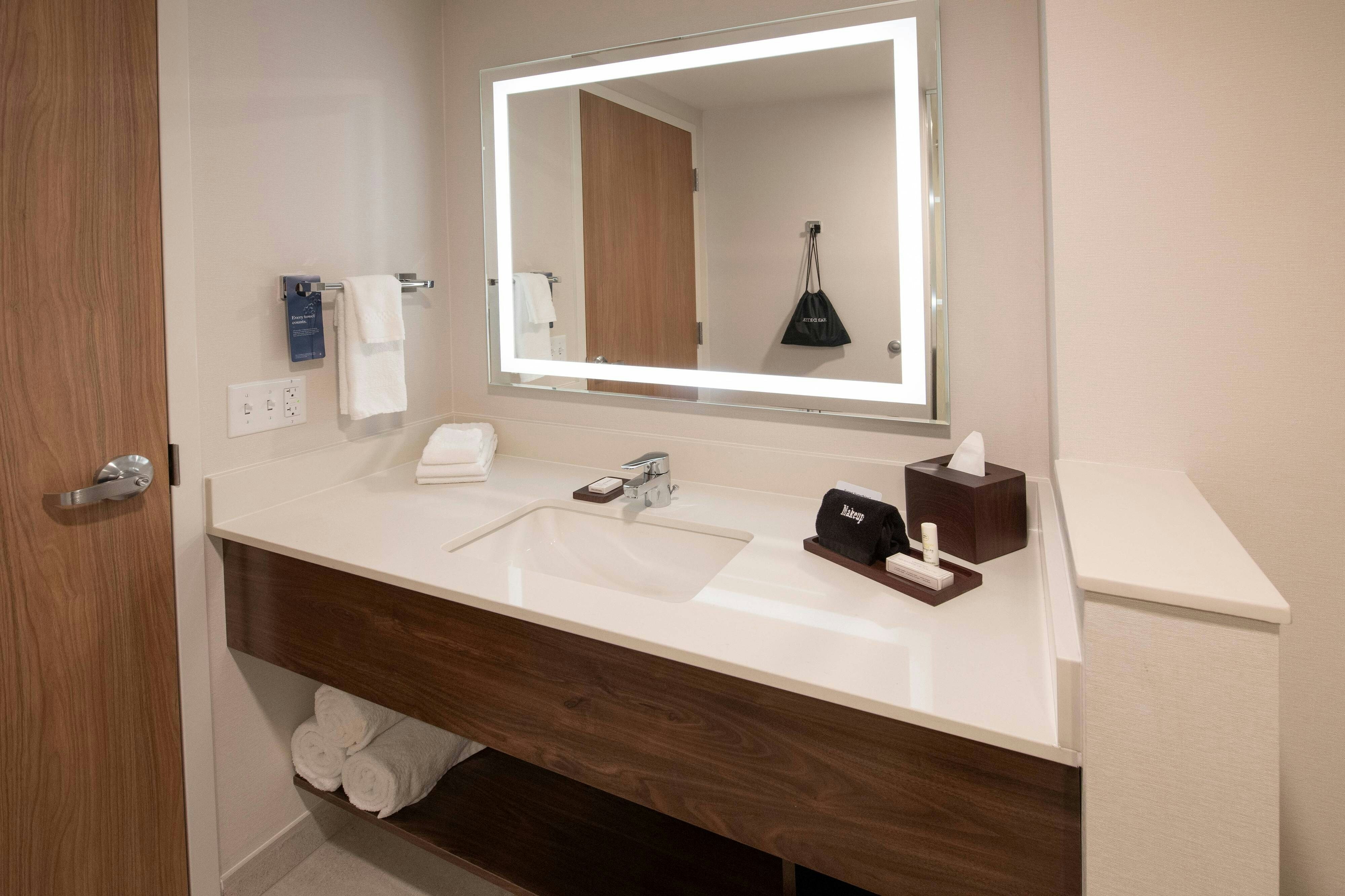 غرفة بسرير كينج، Fairfield By Marriott Edmonton International Airport 13/14