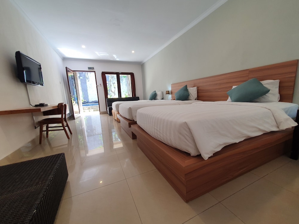 ROOM, TRIPLE